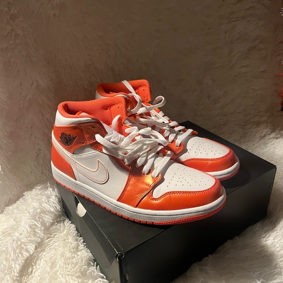 Jordon 1s - Picture 3 of 8